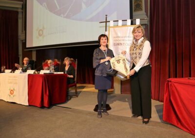 La directora de Centro FID recibe el reconocimiento de la Ilustre Academia de las Ciencias de la Salud Ramón y Cajal